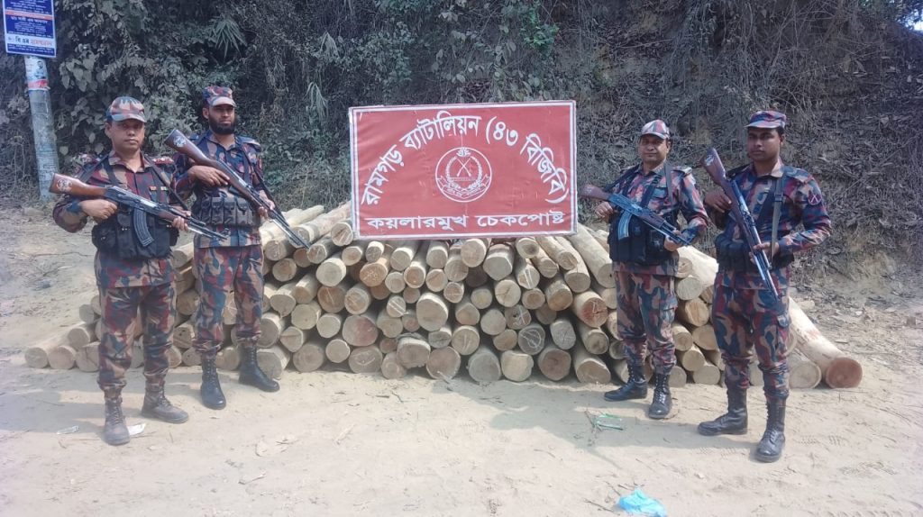 কয়লারমুখ চেকপোষ্টে বিজিবি কর্তৃক ১৫৩.৪১ ঘনফুট কাঠ আটক