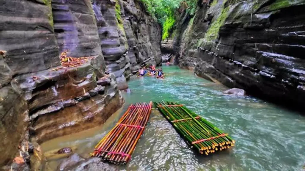বান্দরবানের দেবতাখুম পর্যটন কেন্দ্রের নিষেধাজ্ঞা প্রত্যাহার