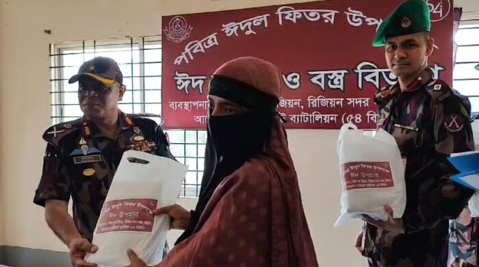 সাজেকে শতাধিক পরিবারের মাঝে ৫৪ বিজিবির ঈদ সামগ্রী বিতরণ