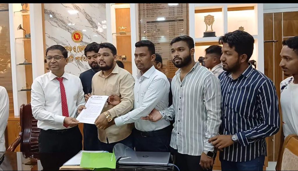 আদিবাসী স্বীকৃতির দাবিকে দেশবিরোধী ষড়যন্ত্র আখ্যা দিয়ে রাঙামাটিতে পিসিসিপির স্মারকলিপি