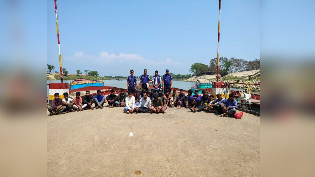 অবৈধ বালি উত্তোলণের সময় সুনামগঞ্জে ২১ জনকে আটক করল সেনাবাহিনী