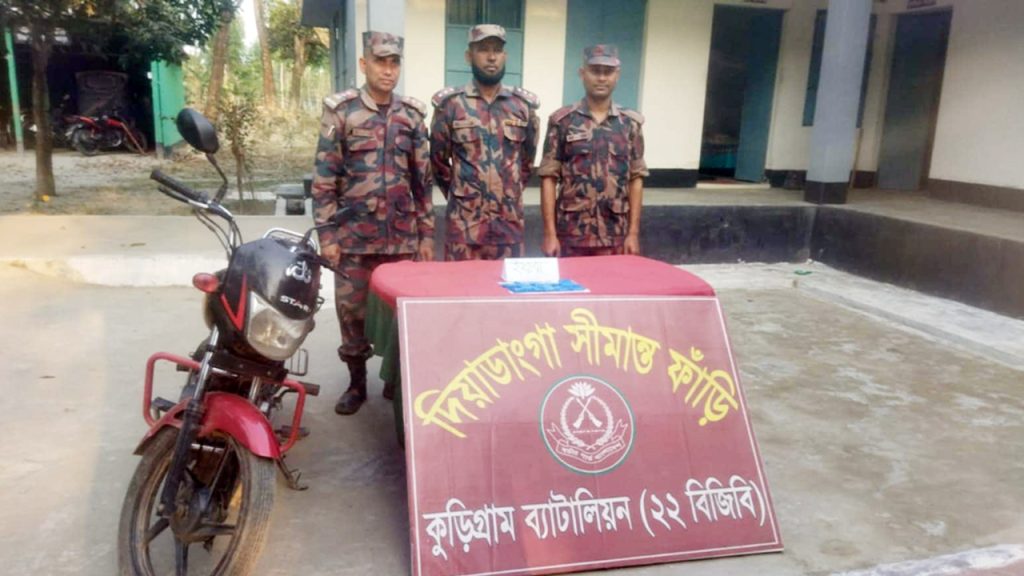 সীমান্তে বিজিবির ধাওয়া খেয়ে ইয়াবা ফেলে পালাল কারবারিরা