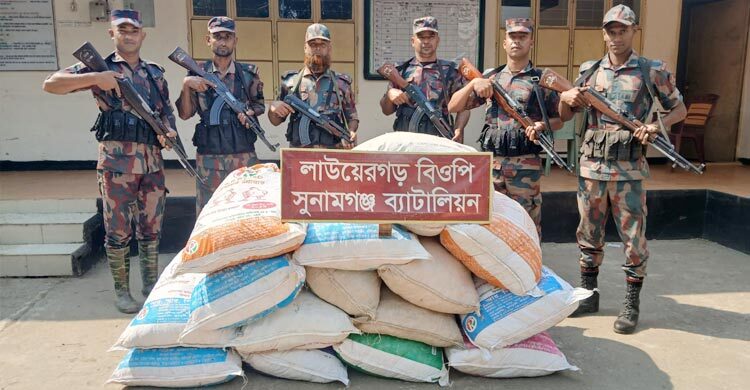 সুনামগঞ্জ সীমান্ত থেকে ভারতীয় শাড়ি-ফুচকা জব্দ