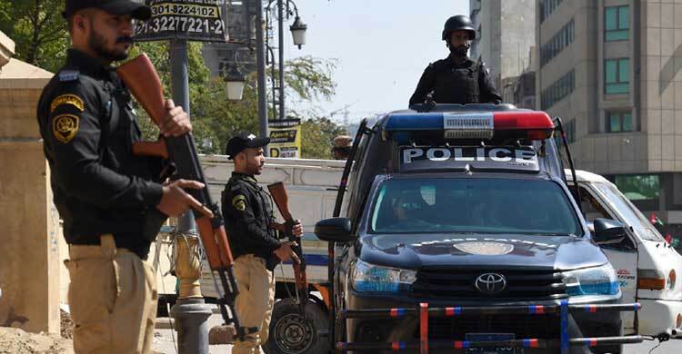 পাকিস্তানে সন্ত্রাসী হামলায় পুলিশসহ নিহত ৮