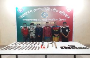 দেশজুড়ে যৌথ অভিযানে ৬০৮ অপরাধী গ্রেফতার: আইনশৃঙ্খলা রক্ষায় সেনাবাহিনীর দৃঢ় অবস্থান