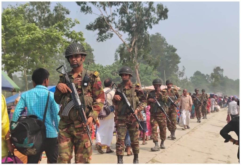 দেশজুড়ে যৌথ অভিযানে ৬০৮ অপরাধী গ্রেফতার: আইনশৃঙ্খলা রক্ষায় সেনাবাহিনীর দৃঢ় অবস্থান