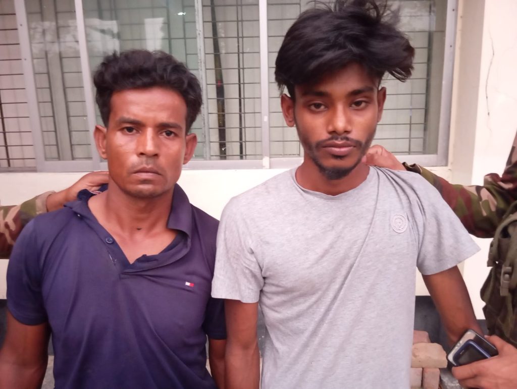 নাটোরে সাংবাদিকের বাড়িতে হামলা, সেনা অভিযানে কিশোর গ্যাংয়ের দুই সদস্য গ্রেফতার