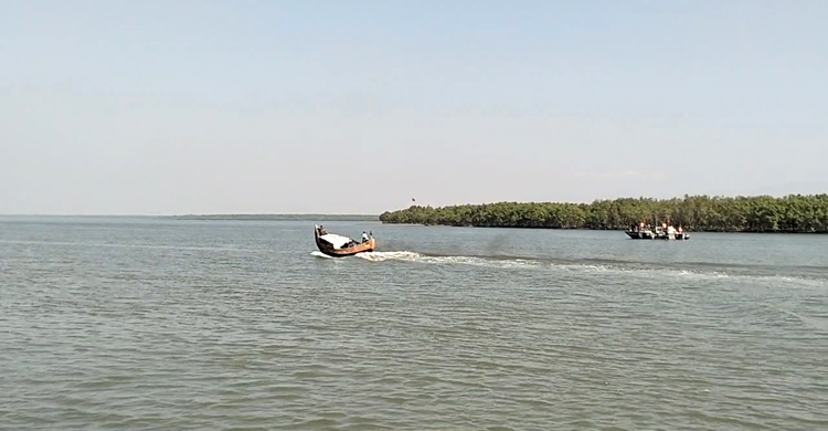 নাফ নদী থেকে ১১ জেলেকে ধরে নিয়ে গেলো আরাকান আর্মি