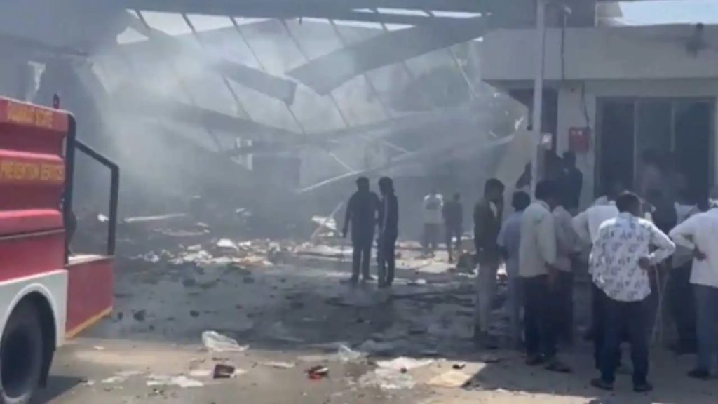 ভারতের গুজরাটে আতশবাজি কারখানায় বিস্ফোরণ, নিহত ১৮