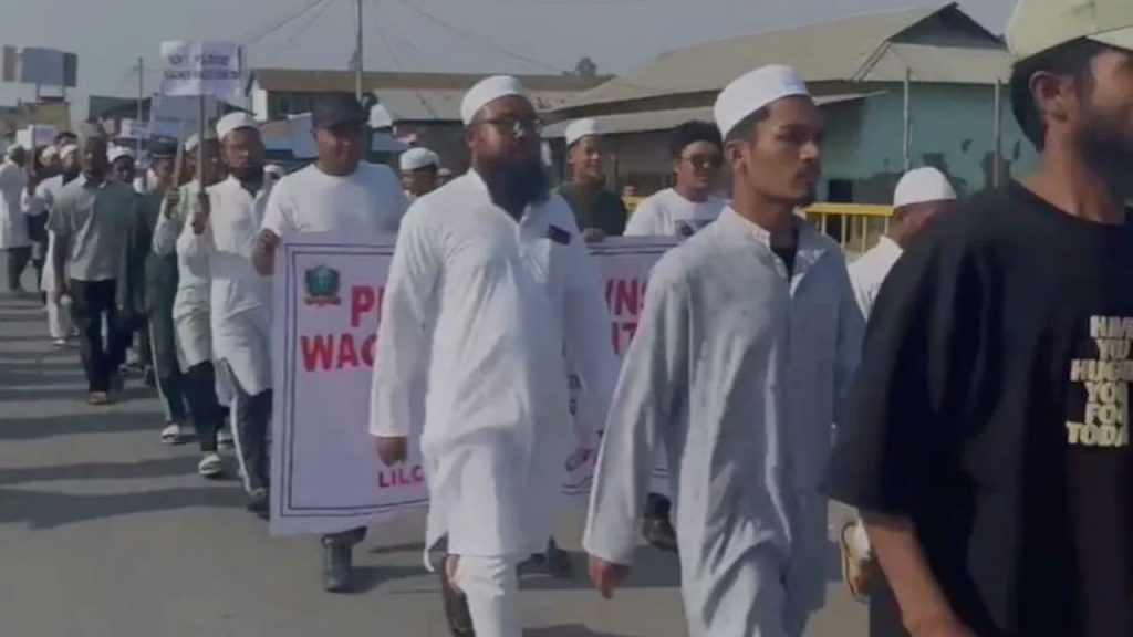 বিতর্কিত ওয়াকফ আইনের বিরুদ্ধে মণিপুরে ব্যাপক বিক্ষোভ