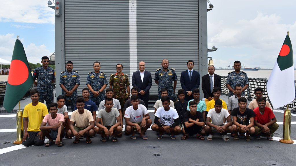 দেশে ফিরছেন মিয়ানমারে আটক ২০ বাংলাদেশি