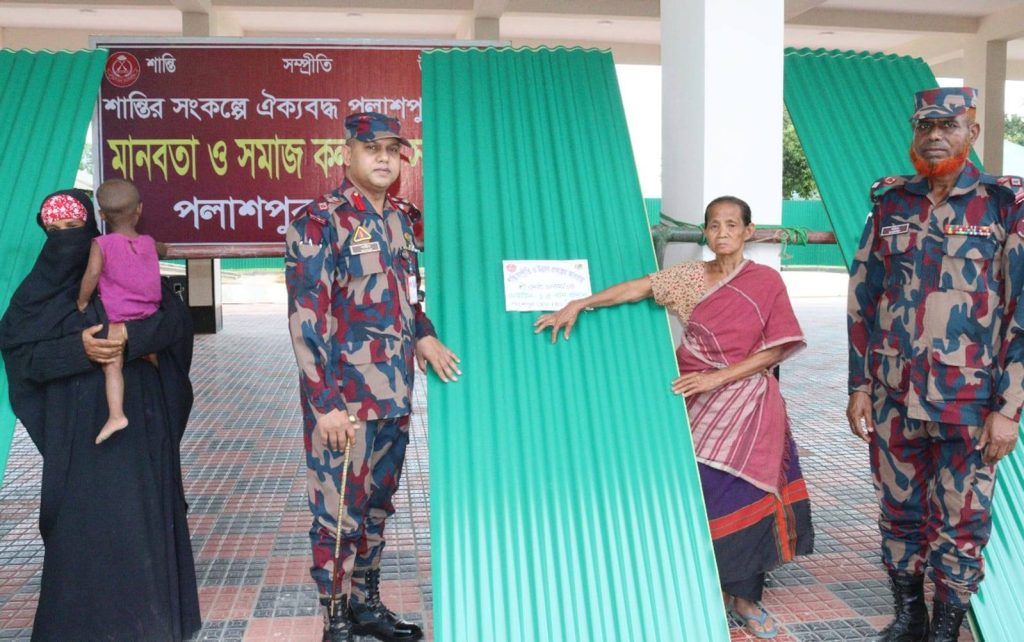 বিজিবির খেদাছড়া ব্যাটালিয়নের মানবিক সহায়তা ও চিকিৎসা সেবা পেল শতাধিক পাহাড়ি-বাঙ্গালি