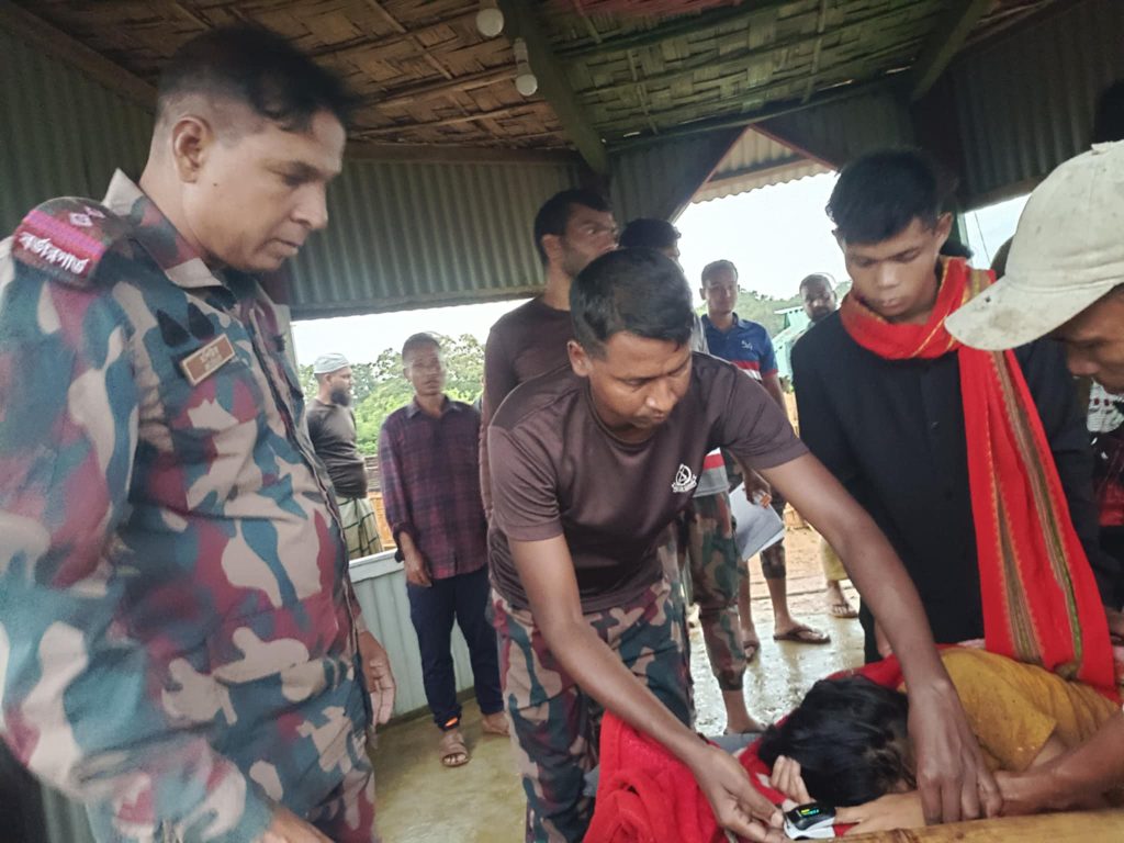 সাজেকে বজ্রপাতে আহত বিধবা নারীর চিকিৎসায় মানবিক সাড়া বিজিবির