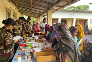 জয়পুরহাটে সেনাবাহিনীর মেডিকেল ক্যাম্পে বিনামূল্যে চিকিৎসাসেবা পেল ৯৩৮ জন