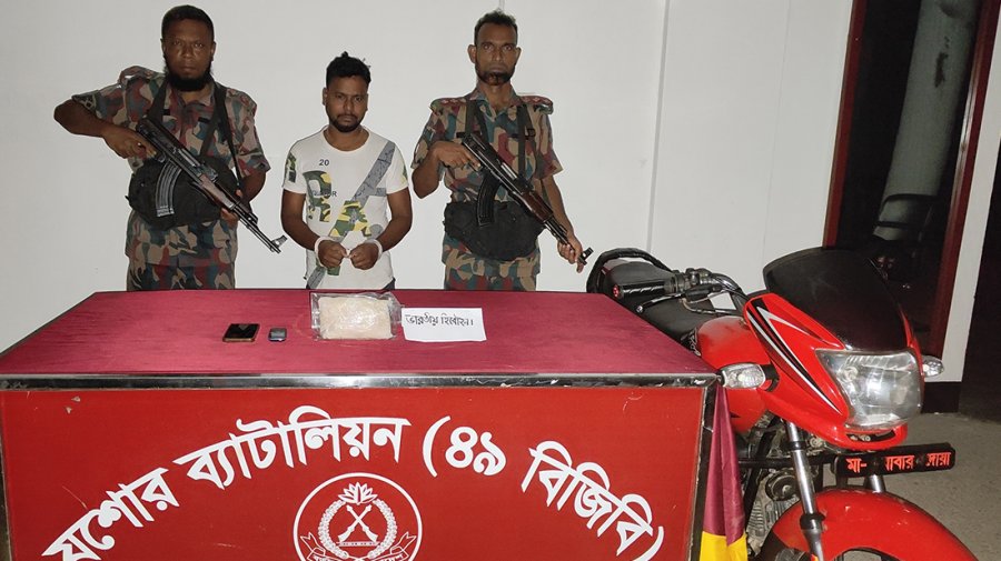 বেনাপোলে মাদকসহ ভারতীয় ট্রাকচালক গ্রেফতার