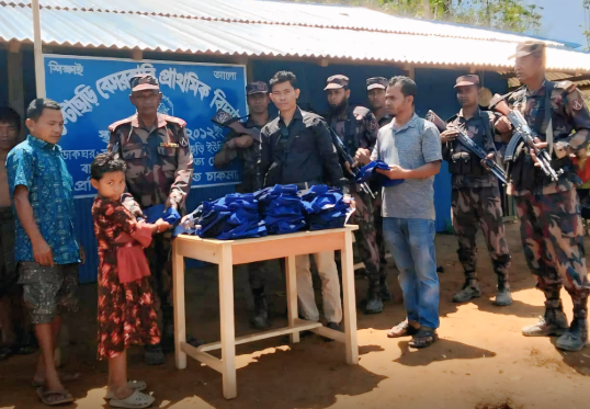 উল্টাছড়ি প্রাথমিক বিদ্যালয়ের শিক্ষার্থীদের জন্য ২৭ বিজিবির আর্থিক সহায়তা