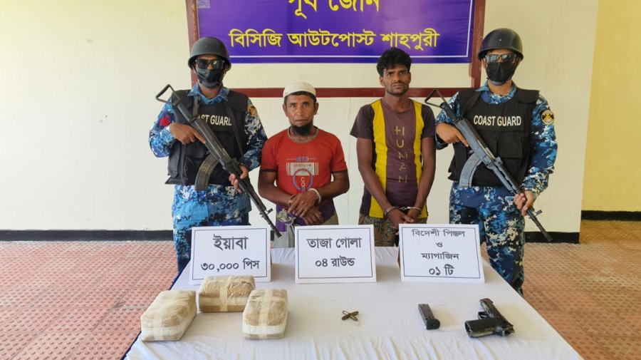 টেকনাফে ‘বন্দুকযুদ্ধে’ গুলিবিদ্ধ একজনসহ ৩ রোহিঙ্গা আটক, পিস্তল-ইয়াবা উদ্ধার