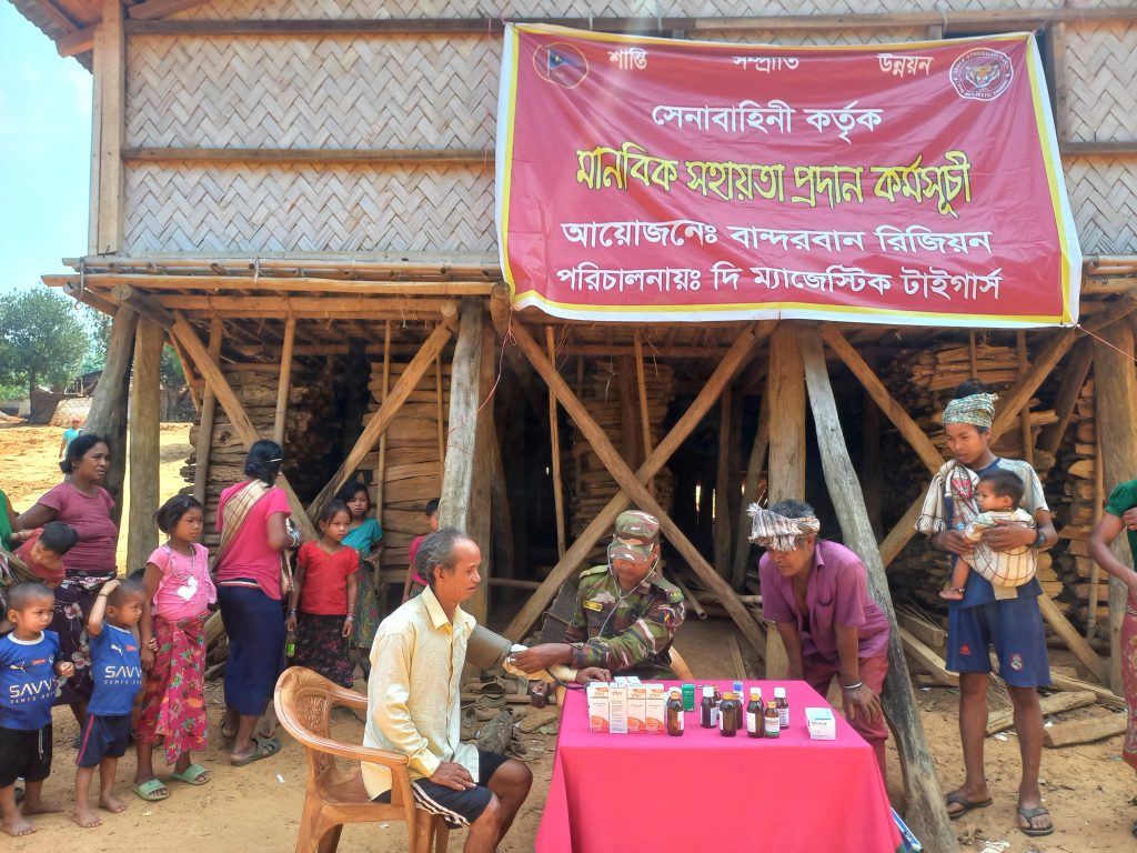 বান্দরবানে ধর্মীয় উপাসনালয়ে সেনাবাহিনীর অনুদান ও মেডিকেল ক্যাম্প পরিচালনা