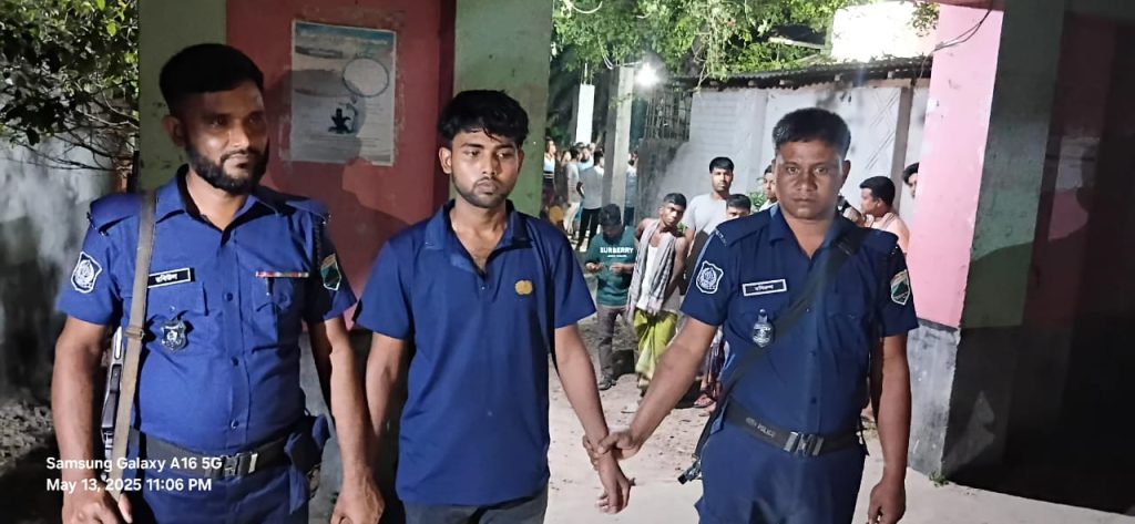 পূজা মন্ডপে উচ্চ স্বরে গান বাজানো নিয়ে সংঘর্ষে উত্তপ্ত লালপুর, সেনা অভিযানে গ্রেফতার ১