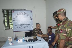নাটোরে সেনাবাহিনীর মেডিকেল ক্যাম্প: ১১৮২ জন রোগীকে বিনামূল্যে চিকিৎসা ও ঔষধ বিতরণ
