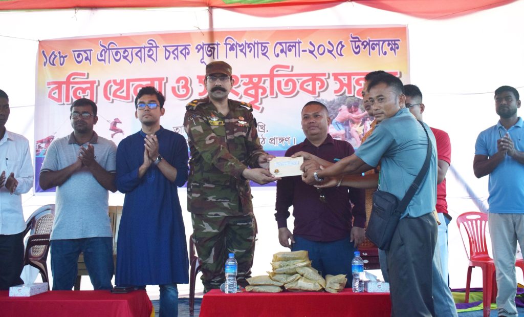 লক্ষ্মীছড়িতে ঐতিহ্যবাহী বলিখেলা ও চরক পূজায় সেনাবাহিনীর নিরাপত্তা ও আর্থিক সহায়তা