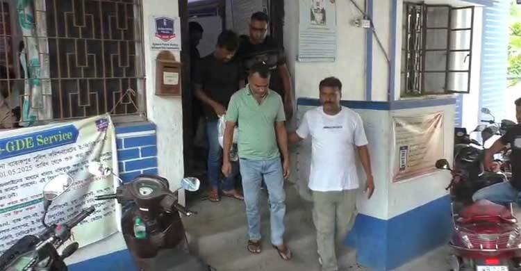 পশ্চিমবঙ্গে আওয়ামী লীগের ৩ নেতাকর্মী গ্রেফতার