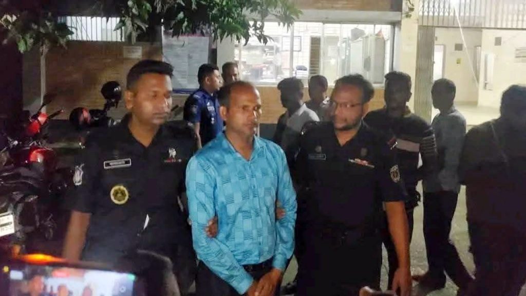 সেনাকল্যাণ সংস্থার ট্রাক আটকে চাঁদা দাবি, চাঁদাবাজ গ্রেপ্তার