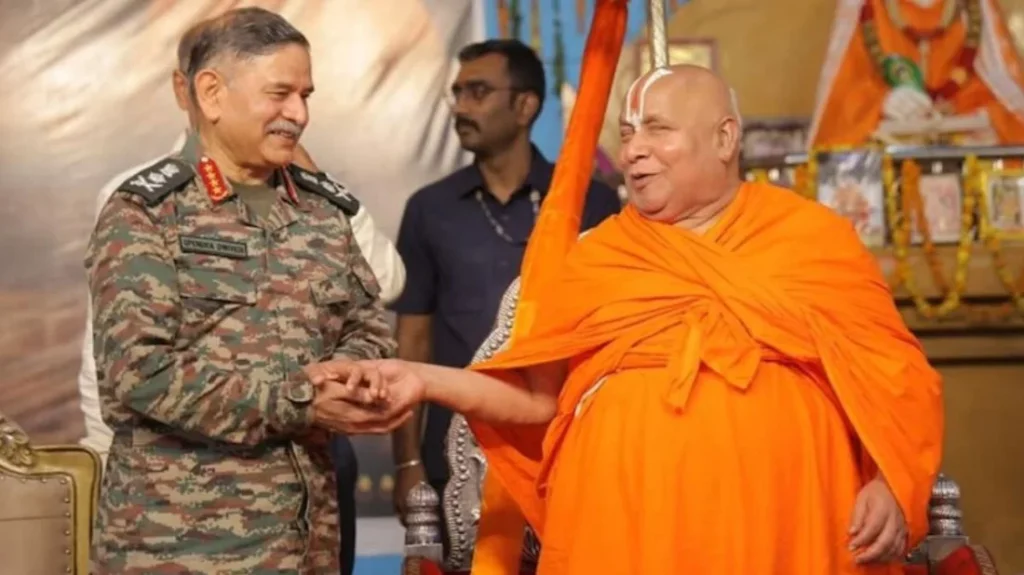 ভারতীয় সেনাপ্রধানের কাছে ‘গুরু দক্ষিণা’ হিসেবে পাকিস্তান-শাসিত কাশ্মীর চাইলেন রামভদ্রাচার্য