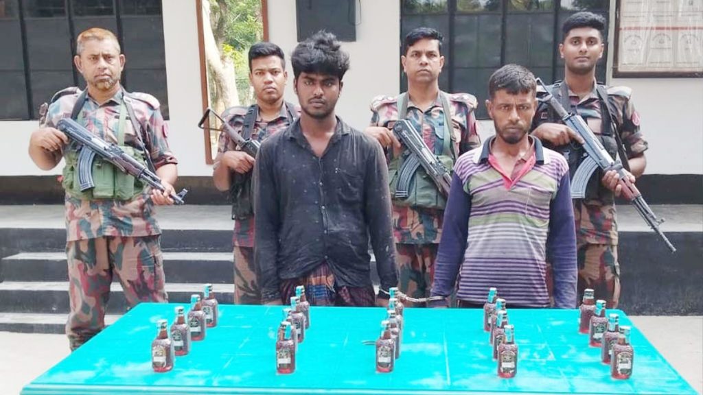 অবৈধভাবে ভারতে প্রবেশের চেষ্টাকালে নারী-শিশুসহ আটক ৪৪