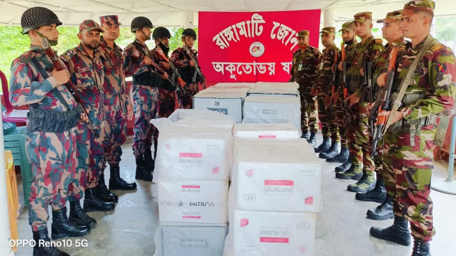 রাঙামাটিতে সেনাবাহিনী ও বিজিবির যৌথ অভিযান, ২৫ লাখ টাকার বিদেশী সিগারেট আটক