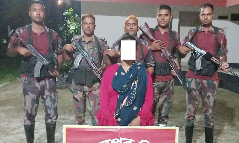 মহেশপুর সীমান্তে বিজিবির হাতে ভারতীয় নারী আটক