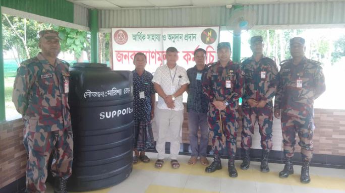 বাঘাইছড়ির দূর্গম দোসরে বেনুবিহার উপসনালয়ে বিজিবির সুপেয় পানির সরঞ্জাম বিতরণ