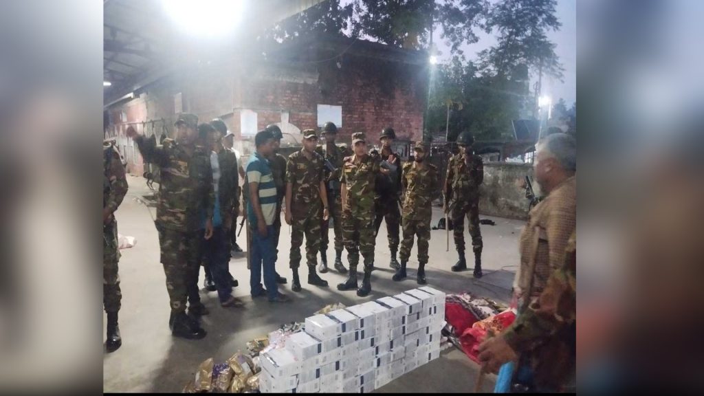 যশোরে সেনা অভিযান, বেতনা এক্সপ্রেস ট্রেন থেকে ভারতীয় পণ্য জব্দ