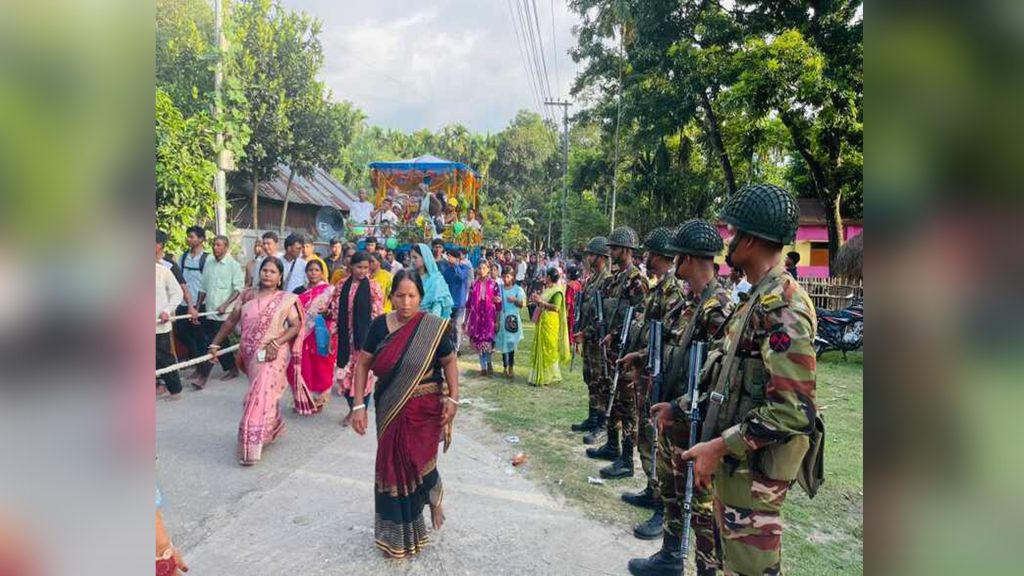 সেনাবাহিনীর নিরাপত্তায় পঞ্চগড়ে নির্বিঘ্নে রথযাত্রা উৎসব উদযাপন
