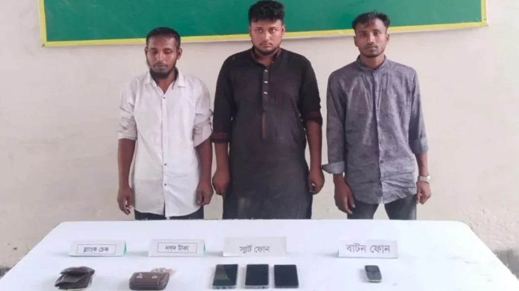 ‘সমন্বয়ক’ পরিচয়ে চাঁদাবাজি, সেনাবাহিনীর হাতে আটক ৩ যুবক