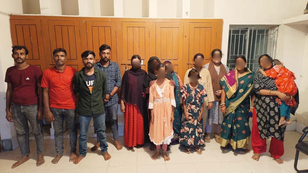 পতাকা বৈঠকের পর ১৪ বাংলাদেশিকে ফেরত দিল বিএসএফ