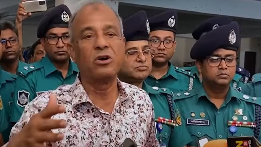 বাংলাদেশে পাচারের জন্যই ফেনসিডিল তৈরি করে ভারত: স্বরাষ্ট্র উপদেষ্টা