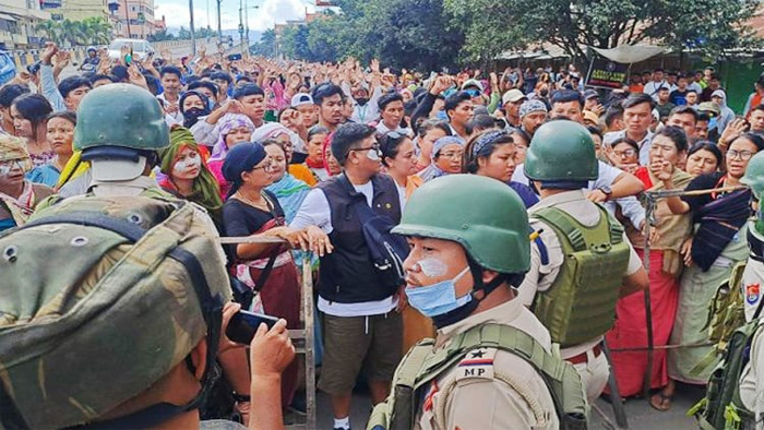 ফের উত্তাল ভারতের উত্তরপূর্বাঞ্চলীয় রাজ্য মণিপুর, কারফিউ জারি
