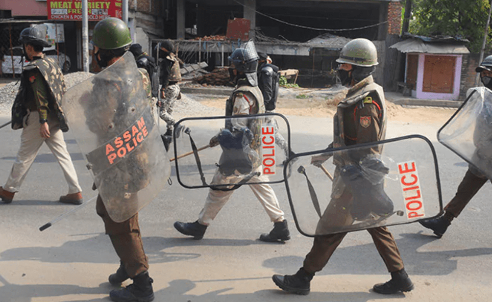 ভারতের ধুবড়িতে সাম্প্রদায়িক উত্তেজনা, ‘শুট অ্যাট সাইট’ নির্দেশ মুখ্যমন্ত্রীর