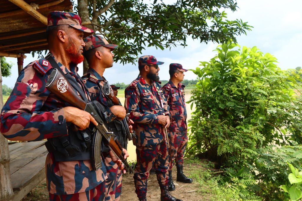 ঈদ সামনে রেখে রামগড় সীমান্তে চোরাচালান ও চামড়া পাচার রোধে কঠোর অবস্থানে ৪৩ বিজিবি