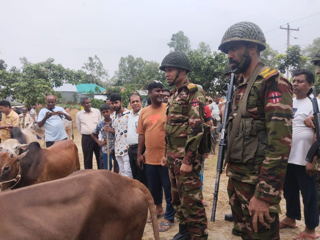 সিরাজগঞ্জে গরুর হাটে যৌথ অভিযান: ৬৫ ব্যবসায়ীর কাছে ফেরত গেল ১ লাখ ৩৫ হাজার টাকা