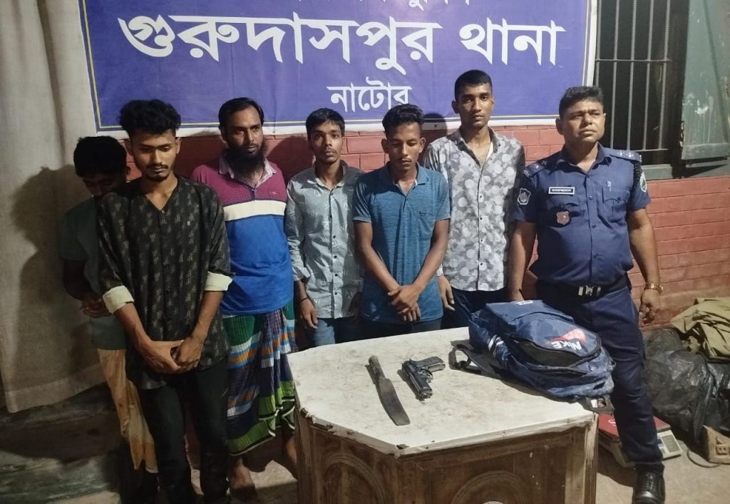 নাটোরে সেনা অভিযানে সংঘবদ্ধ ডাকাত চক্রের ৬ সদস্য আটক, ভয়াবহ অপকর্মের স্বীকারোক্তি