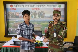 আলীকদমে দুঃস্থ শিক্ষার্থী ও জনগণের মাঝে সেনাবাহিনীর আর্থিক সহায়তা