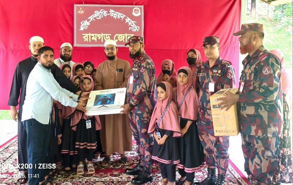 শিক্ষাপ্রতিষ্ঠানে উপকরণ, মন্দির ও অসহায়দের অনুদান প্রদান করল বিজিবির রামগড় জোন