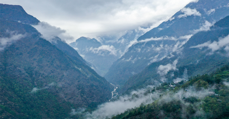 চীন সীমান্তে ভারতের বৃহত্তম বাঁধ প্রকল্প, স্থানীয়দের প্রতিবাদ