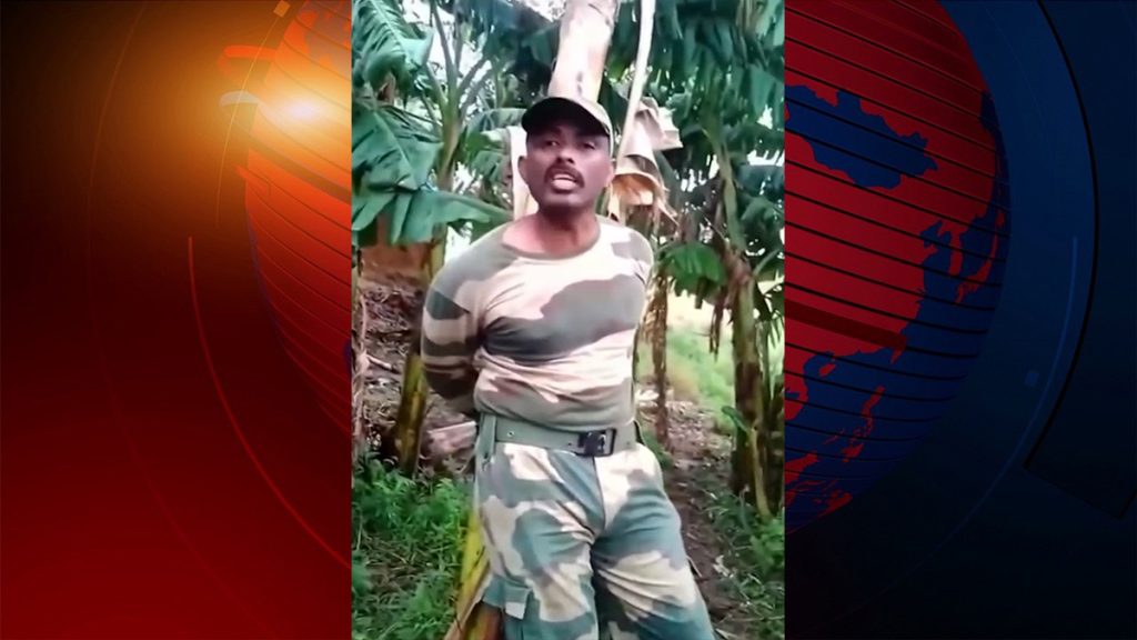 চাঁপাইনবাবগঞ্জে এলাকাবাসীর হাতে বিএসএফ সদস্য আটক