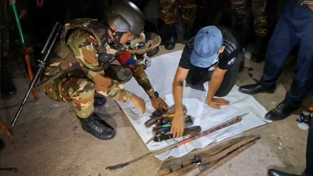 নারায়ণগঞ্জে মধ্যরাতে যৌথবাহিনীর অভিযান, অস্ত্রসহ আটক ২