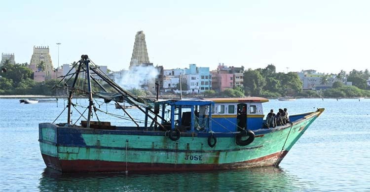 অবৈধভাবে মাছ শিকার, ৮ ভারতীয় জেলেকে ধরে নিয়ে গেল শ্রীলঙ্কার নৌবাহিনী