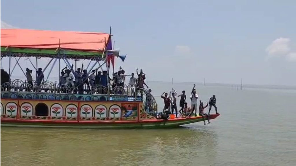 হাওরে নৌকায় মাদক নিয়ে উন্মাদনা, যৌথবাহিনীর হাতে আটক ৩৯