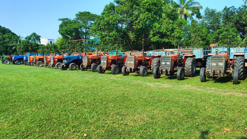 নাটোরে ফসলি জমিতে পুকুর খনন, সেনাবাহিনীর অভিযানে ৪০ ট্রাক্টর জব্দ